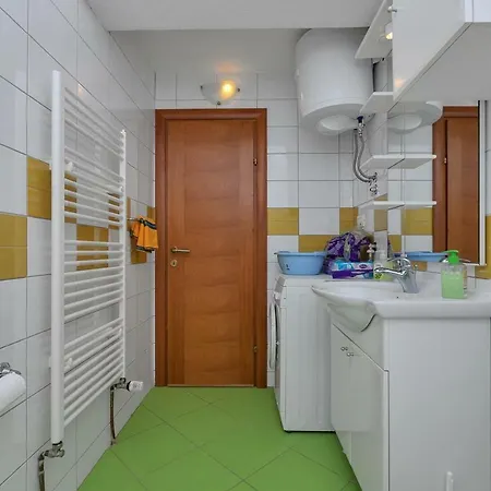 Makar,heated Pool,gym,grill,seaview *